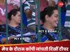 स्टेडियम में मैच के दौरान कॉपी जांचती दिखीं टीचर, कैमरे में कैद हुआ फनी मोमेंट, देखें वीडियो 