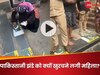 रेलवे स्टेशन की सीढ़ियों पर चिपके थे पाकिस्तानी झंडे, क्यों खुरचकर हटाने लगी ये महिला? Video वायरल