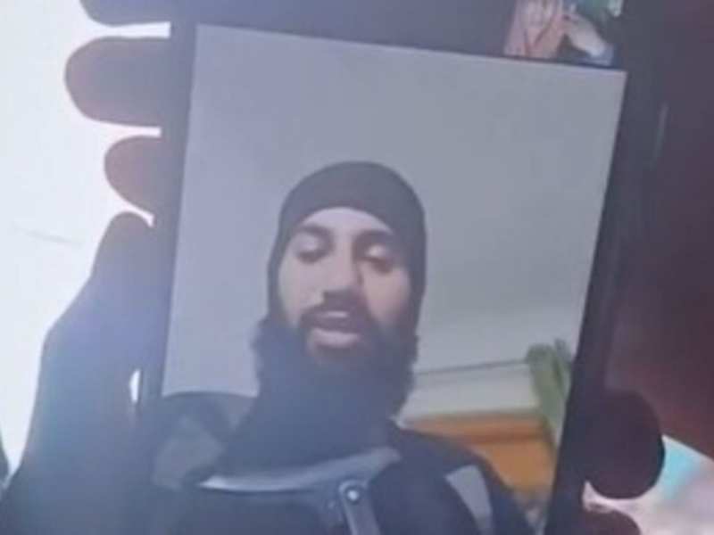 Amir Nazir Wani: सरेंडर कर दो...आतंकवादी बेटे को VC पर समझाती रही मां, सेना ने एनकाउंटर में मार गिराया 