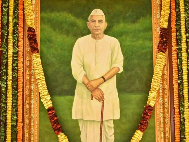 पटवारी सिस्टम खत्म किया, लेखपाल का नया पद बनाया, चौधरी चरण सिंह से जुड़े किस्‍से