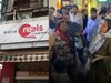 Delhi News: बकरीद में बकरा काटते हो..अब्दुल तुम्हें भी.. मुस्लिम परिवार के साथ बत्रा हॉल के कर्मचारियों ने की मारपीट !