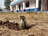 स्कूल में मिट्टी में मिला हैंड ग्रेनेड, देखते ही शिक्षकों के उड़े होश, लखनऊ से बम डिस्पोजल टीम रवाना