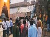 Police misbehave: ଟଙ୍କା ନଦେବାରୁ ଭକ୍ତଙ୍କୁ ପୁଲିସ ବାବୁଙ୍କ ଦୁର୍ବ୍ୟବହାର, ଦେଖନ୍ତୁ ଏହି ଭିଡିଓ...