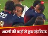 Video: रवि शास्त्री की बाहों में कूद पड़े विराट कोहली, ट्रॉफी जीतने के बाद इस अंदाज में किया सेलिब्रेट