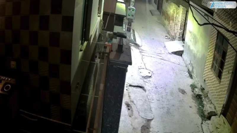 Jalandhar Firing: ਫਿਰੌਤੀ ਦੇਣ ਤੋਂ ਕੀਤਾ ਇਨਕਾਰ; ਕਿਹਾ ਪੰਜ ਮਿੰਟਾਂ ਵਿੱਚ ਆਏ, ਘਰ ਦੇ ਬਾਹਰ ਕੀਤੀ ਫਾਇਰਿੰਗ Jalandhar Firing: ਫਿਰੌਤੀ ਦੇਣ ਤੋਂ ਕੀਤਾ ਇਨਕਾਰ; ਕਿਹਾ ਪੰਜ ਮਿੰਟਾਂ ਵਿੱਚ ਆਏ, ਘਰ ਦੇ ਬਾਹਰ ਕੀਤੀ ਫਾਇਰਿੰਗ