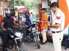 Delhi News: दिल्ली में पुराने वाहनों को नहीं मिल रहा फ्यूल, जानें पहले दिन कितनी गाड़ियां हुई जब्त?