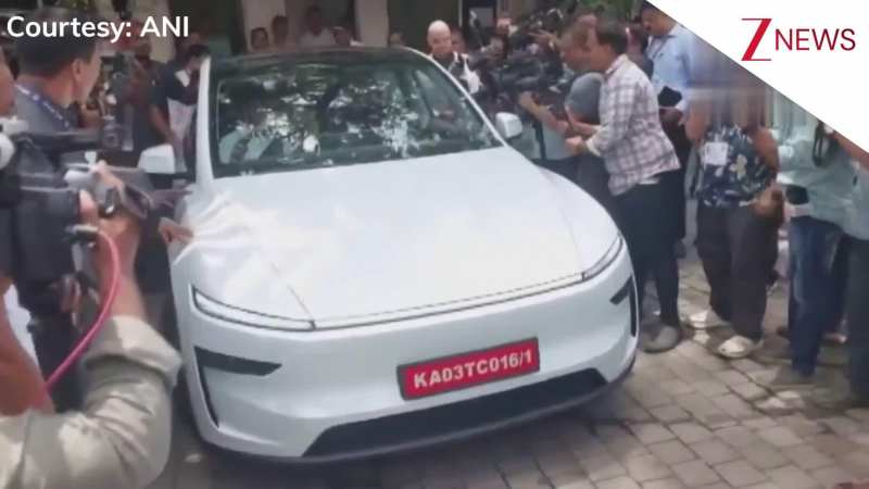 महाराष्ट्र के उपमुख्यमंत्री एकनाथ शिंदे ने मुंबई में की Tesla कार की टेस्ट ड्राइव, देखिए वीडियो!