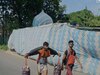 UP News: कांवड़ यात्रा के बीच मेरठ में कपड़ों से ढका गया मजार, जानें पूरा मामला