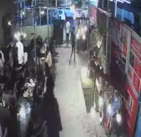 Lucknow Video:ढाबे में घुसी बेकाबू कार, इधर-उधर भागने लगे लोग, खौफनाक मंजर देख उड़ जाएंगे होश!