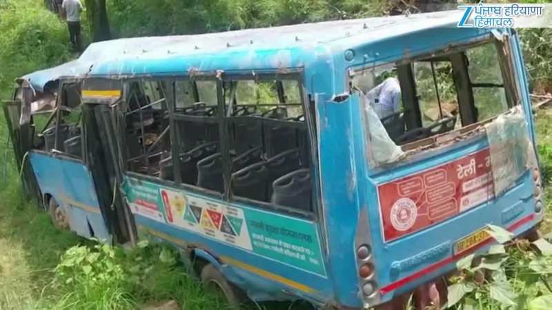 सरकाघाट HRTC बस हादसा में 5 की मौत, कई घायल; देखें वीडियो सरकाघाट HRTC बस हादसा में 5 की मौत, कई घायल; देखें वीडियो