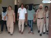  Zirakpur News: ਲਿਫਟ ਲੈ ਕੇ ਲੁੱਟ-ਖੋਹ ਕਰਨ ਵਾਲੇ ਪਤੀ-ਪਤਨੀ ਗ੍ਰਿਫ਼ਤਾਰ; ਮਹਿਲਾ ਚਾਲਕ ਨੂੰ ਸੁੰਨਸਾਨ ਥਾਵਾਂ ਉਤੇ ਲੈ ਜਾਂਦੀ ਸੀ