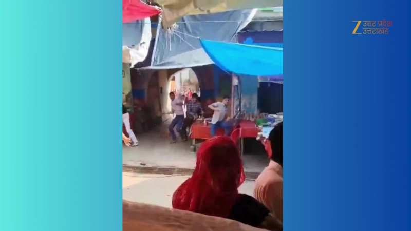 Viral Video: मथुरा में 'लस्सी युद्ध! दुकानदारों ने एक-दूसरे पर लाठी-डंडों और पत्थरों से किया हमला