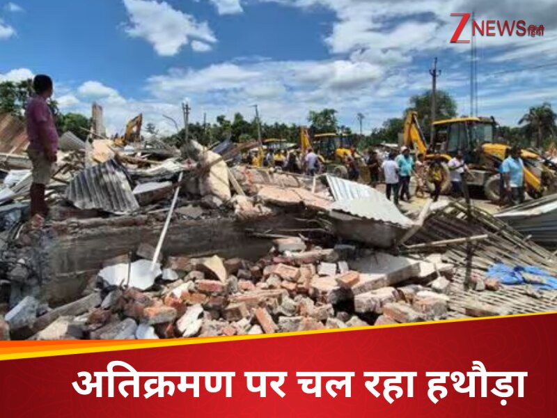 ताबड़तोड़ चला हथौड़ा, बॉर्डर पर ये सरकार एक झटके में तोड़ देगी 2600 से ज्यादा घर ताबड़तोड़ चला हथौड़ा, बॉर्डर पर ये सरकार एक झटके में तोड़ देगी 2600 से ज्यादा घर