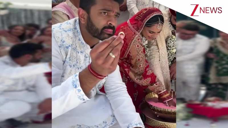 अंगूठी वाले गेम में बहन को जितवाने के लिए भाई ने चली ऐसी चाल, दुल्हे का रिएक्शन वायरल; यूजर्स बोले- 'TMKOC का सुंदर वीरा निकला' अंगूठी वाले गेम में बहन को जितवाने के लिए भाई ने चली ऐसी चाल, दुल्हे का रिएक्शन वायरल; यूजर्स बोले- 'TMKOC का सुंदर वीरा निकला'