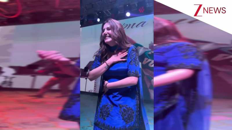 नीला सूट गाड़ हरियाणवी गाने 'Jale 2' पर धाकड़ नाचीं Sapna Choudhary, स्लो मोशन में किए ऐसे स्टेप्स; ताकते रह जाएंगे नीला सूट गाड़ हरियाणवी गाने 'Jale 2' पर धाकड़ नाचीं Sapna Choudhary, स्लो मोशन में किए ऐसे स्टेप्स; ताकते रह जाएंगे