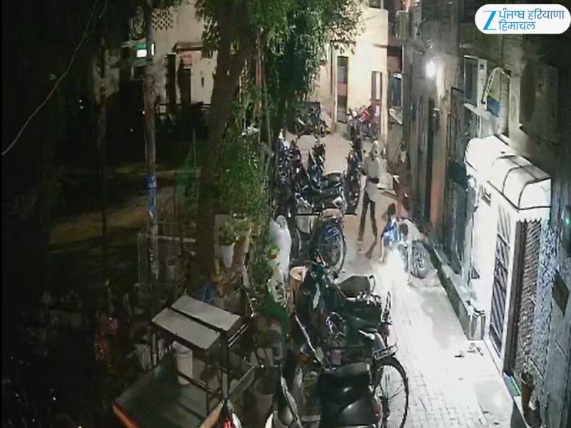 Chandigarh News: ਚੰਡੀਗੜ੍ਹ ਵਿੱਚ ਨੌਜਵਾਨ ਉਤੇ ਨਕਾਬਪੋਸ਼ਾਂ ਨੇ ਕੀਤਾ ਹਮਲਾ; ਘਟਨਾ ਸੀਸੀਟੀਵੀ ਵਿੱਚ ਕੈਦ