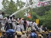 Delhi News: दिल्ली विधानसभा के बाहर BJP के खिलाफ कांग्रेस का हल्ला बोल, झुग्गियां तोड़ने के विरोध में प्रदर्शन 