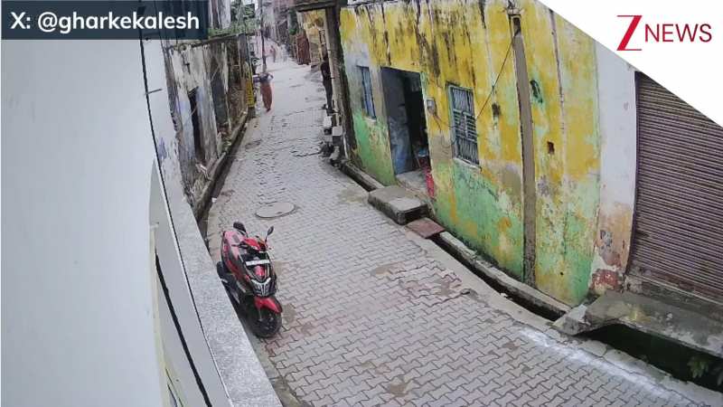 पल भर में भी भरभराकर गिरी स्कूल बिल्डिंग, बाल-बाल बची पास से गुजर रहे महिला-पुरुष की जान, देखिए CCTV फुटेज!