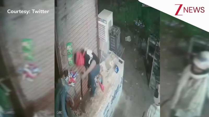 इसे कहते है सही वक्त पर दिमाग लगाना...हेलमेट पहन दुकान में चोरी करने पहुंचे चोर, मालिक की चतुराई देख करेंगे सैल्यूट!