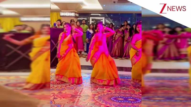 जब साड़ी में स्टेज पर उतरी नारी! 3 लड़कियों ने 'कमरिया' गाने पर डीजे पर काटा बवाल, किया ऐसा डांस देख दिल हार गई पब्लिक!
