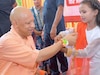 सीएम योगी ने मानी बच्चियों की जिद, राखी बंधवाकर मिठाई खाई, फिर आशीर्वाद के साथ दिया ये उपहार
