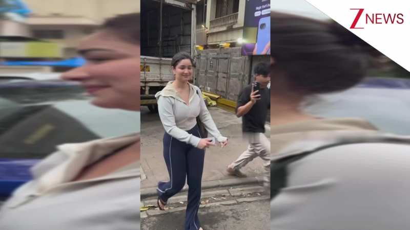 कैजुअल आउटफिट में स्पॉट हुईं सचिन तेंदुलकर की लाडली बेटी Sara Tendulkar, क्यूटनेस भरा अंदाज देख दिल हार बैठे फैंस!