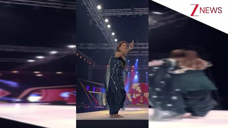 Sapna Choudhary ने हरियाणवी गीत 'मैं ऐसी ल्याई चुन्दड़ी..' पर कमाल के डांस से जीता पब्लिक का दिल, बलखा के ऐसे नाचीं लाखों व्यूज कर गया पार