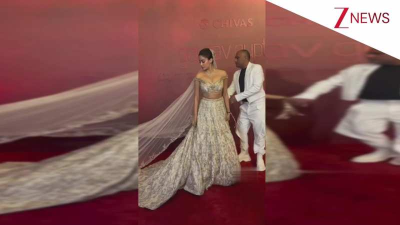 Ufff! डिजाइनर Gaurav Gupta के ब्राइडल लहंगे में 'अप्सरा' लगीं Janhvi Kapoor, प्यारी सी स्माइल देकर फैंस की बढ़ाई धड़कन