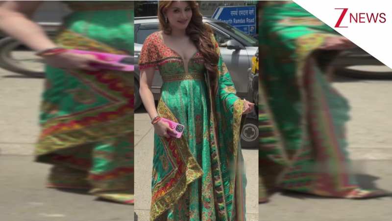 रक्षा बंधन पर अनारकली सूट में नजर आईं Urvashi Rautela, ट्रेडिशनल लुक से लूट लिया फैंस का दिल!