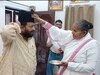  Gulab Devi tied Rakhi to Muslim brother