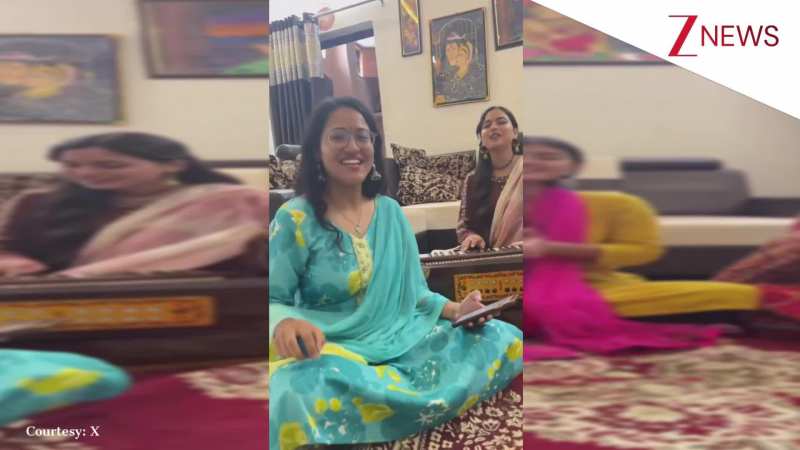 'राम राम रसियो रे..' तलबा और हारमोनियम बजाकर लड़कियों के ग्रुप ने गाया ऐसा मधुर भजन, वीडियो देख बन जाएगा दिन!