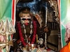 सिर पर टोपी, हाथ में डंडा...यूपी के इस मंदिर में भगवान पहनते हैं पुलिस की वर्दी, बस एक क्लिक में जानिए इसकी वजह