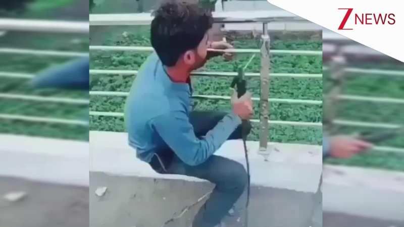 अरे भाई दिमाग क्या घास चरने गया था, ग्रिल की वेल्डिंग करते समय शख्स ने की बेवकूफी, अंजाम देख छूट जाएगी हंसी