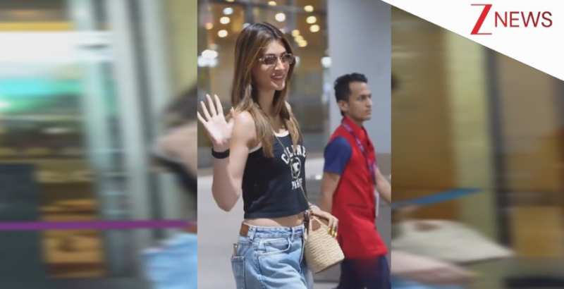 आंखों पर सनग्लासेस लगाए कैजुअल आउटफिट में एयरपोर्ट पर स्पॉट हुईं Kriti Sanon, स्टाइलिश लुक पर फिदा हुए फैंस!