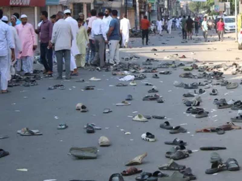 बरेली में पोस्टर विवाद के बाद एक्शन मोड में प्रशासन, 38 अवैध दुकानें होंगी सील