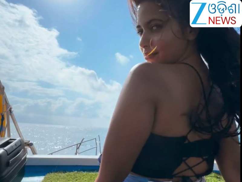 ବୋଲ୍ଡ ଅନ୍ଦାଜରେ ଭାଇରାଲ୍ ହେଲା ଓଡ଼ିଆ ଅଭିନେତ୍ରୀ ସୁପ୍ରିୟାଙ୍କ ଏହି ଭିଡିଓ,ଦେଖନ୍ତୁ