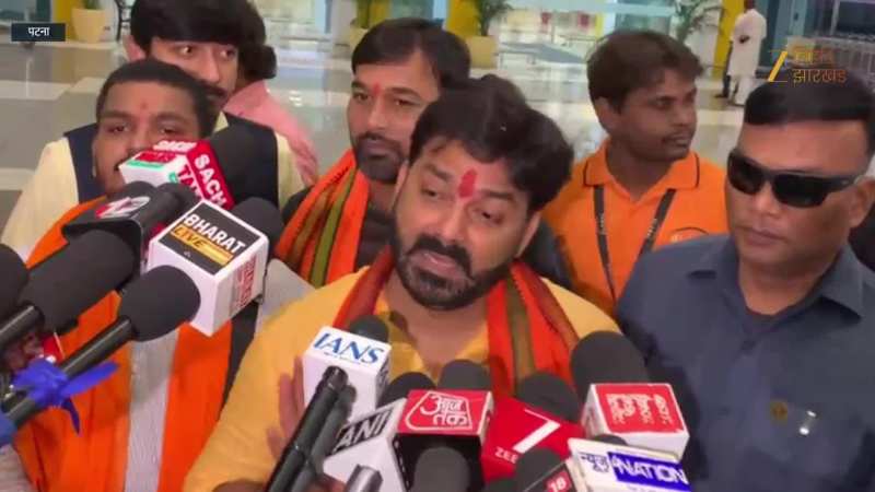 खेसारी लाल के 'अश्लील गाने' वाले बयान पर पवन सिंह ने कुछ ऐसा कह दिया जो हम लिख भी नहीं सकते, देखें Video खेसारी लाल के 'अश्लील गाने' वाले बयान पर पवन सिंह ने कुछ ऐसा कह दिया जो हम लिख भी नहीं सकते, देखें Video