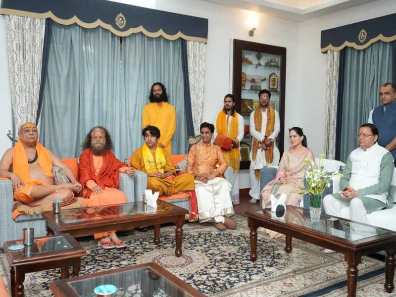 संत समाज ने दी CM धामी को ‘देवभूमि के धर्म-संरक्षक’ की उपाधि, जानें क्या बोले दिग्गज