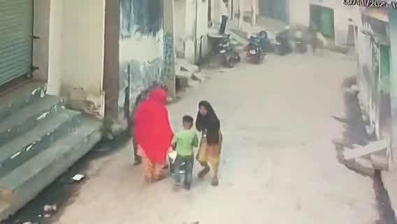 Bijnor Video: बेकाबू ट्रैक्टर ट्रॉली ने मासूम को रौंदा, दो महिलाएं भी हुईं घायल, खौफनाक वीडियो हुआ वायरल