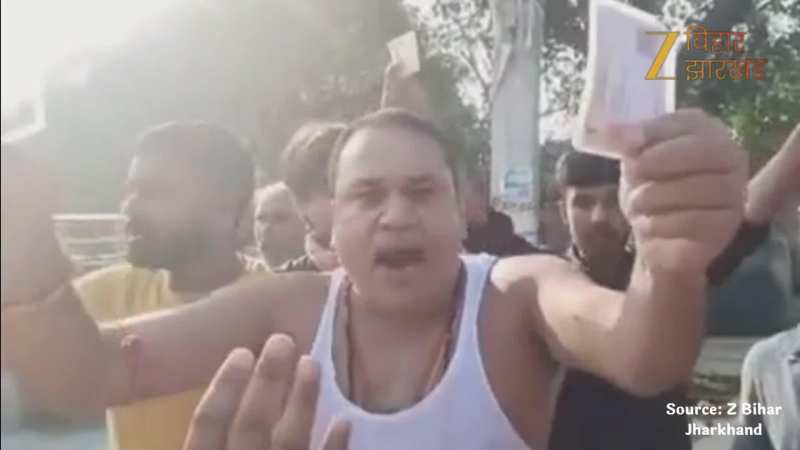 Video: लालगंज में RJD कार्यकर्ताओं ने दलित परिवार को नहीं डालने दिया वोट! वीडियो वायरल