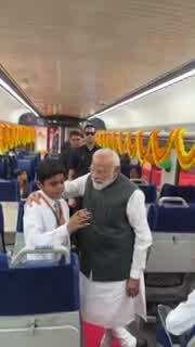 Varanasi Video: छात्र ने अनोखे अंदाज में सुनाई कविता, तो कायल हो गए पीएम नरेंद्र मोदी 