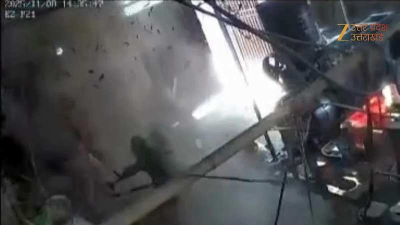 Video: आटा चक्की में बम जैसा धमाका, आटे का गुब्बार छटा तो खून से लथपथ पड़ा था किशोर का शव