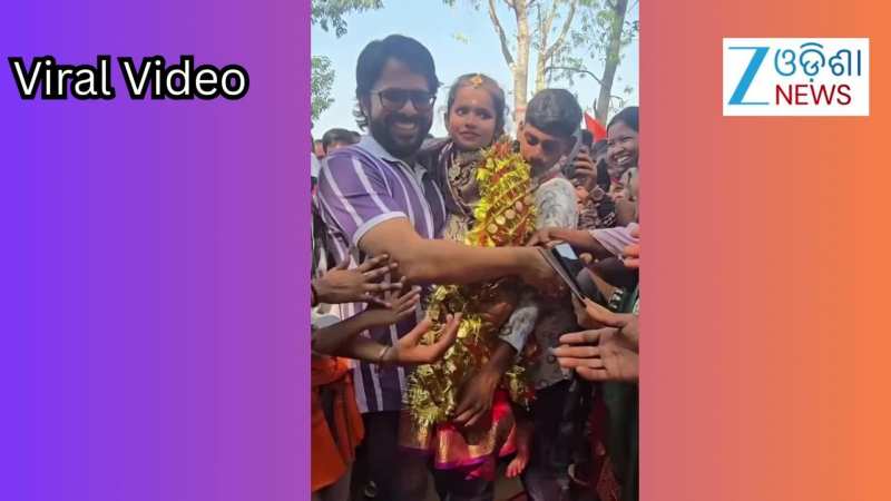 Video: ବାଲିଯାତ୍ରା ପଠାରୁ ଭାଇରାଲ୍ ହେଲା ଓଲିଉଡ ହିରୋ ସବ୍ୟଙ୍କ ଭିଡିଓ Video: ବାଲିଯାତ୍ରା ପଠାରୁ ଭାଇରାଲ୍ ହେଲା ଓଲିଉଡ ହିରୋ ସବ୍ୟଙ୍କ ଭିଡିଓ