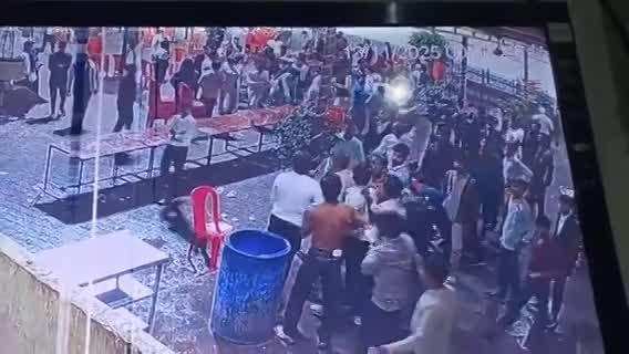 Aligarh Video: गेस्ट हाउस बना युद्ध का मैदान, शादी समारोह के दौरान जमकर चले लात-घूसे
