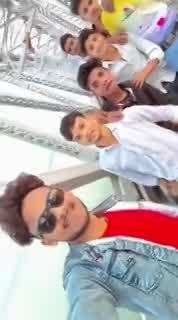 Hamirpur Video:नहीं थम रहा रीलबाजी का नशा, जान जोखिम में डाल रेलवे ट्रैक पर छात्रों ने बनाई रील