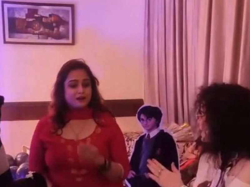 ସୋସିଆଲ୍ ମିଡିଆରେ ଖୁବ୍ ଭାଇରାଲ୍ ହେଉଛି ହ୍ୟୁମାନଙ୍କ ସ୍ତ୍ରୀ ଶ୍ରେୟାଙ୍କ ଏହି ଭିଡିଓ,ଦେଖନ୍ତୁ