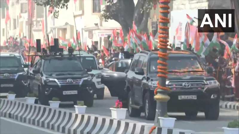 PM Road Show in Ayodhya: अयोध्या में पीएम मोदी का राम मंदिर तक रोड शो, जगह-जगह भव्य स्वागत