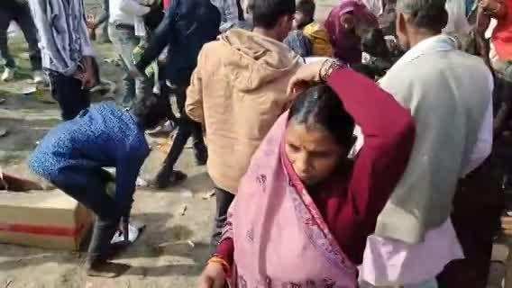 Hamirpur Viral Video: शादी समारोह में नाश्ते की लूट, चिप्स का पैकेट लेकर भागा दूल्हा; वीडियो ने मचाया तहलका
