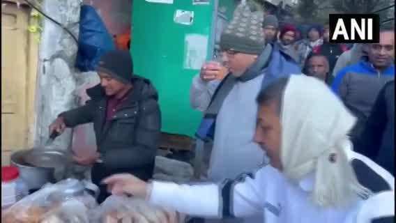 Nainital Video: टी-स्टॉल पर पहले चाय बनाई, फिर सभी को पिलाई; मॉर्निंग वॉक पर निकले सीएम ने ऐसे किया लोगों से संवाद