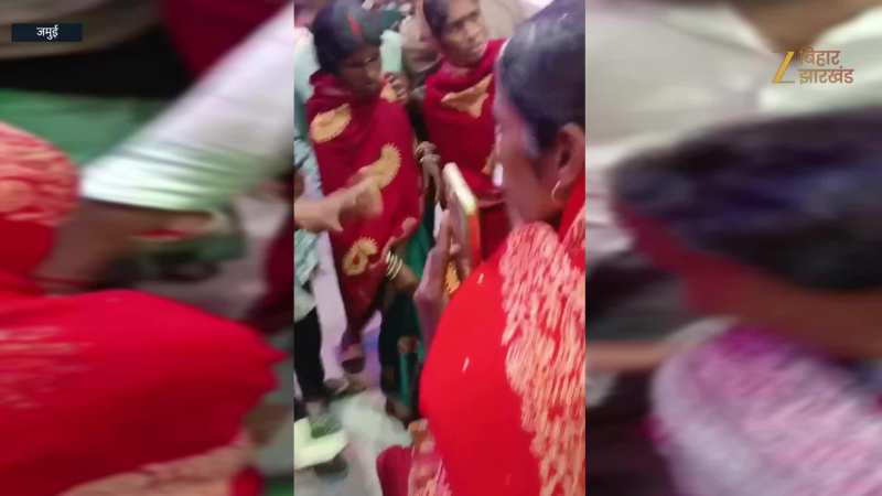 Jamui News: पंचायत भवन में नाबालिग प्रेमिका के साथ पकड़ा गया प्रेमी, फिर जबरन कराई शादी